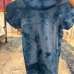 Lululemon swifty shirt size 4